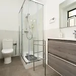 Groovy M2 R3 - Amazing Double With En-suite Bathroom Gæstehus