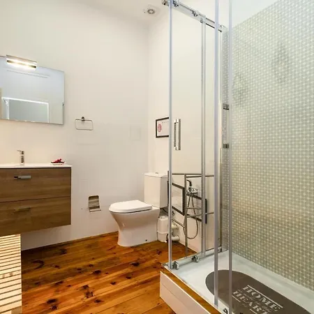 Гостевой дом Groovy M2 R3 - Amazing Double With En-suite Bathroom Лиссабон